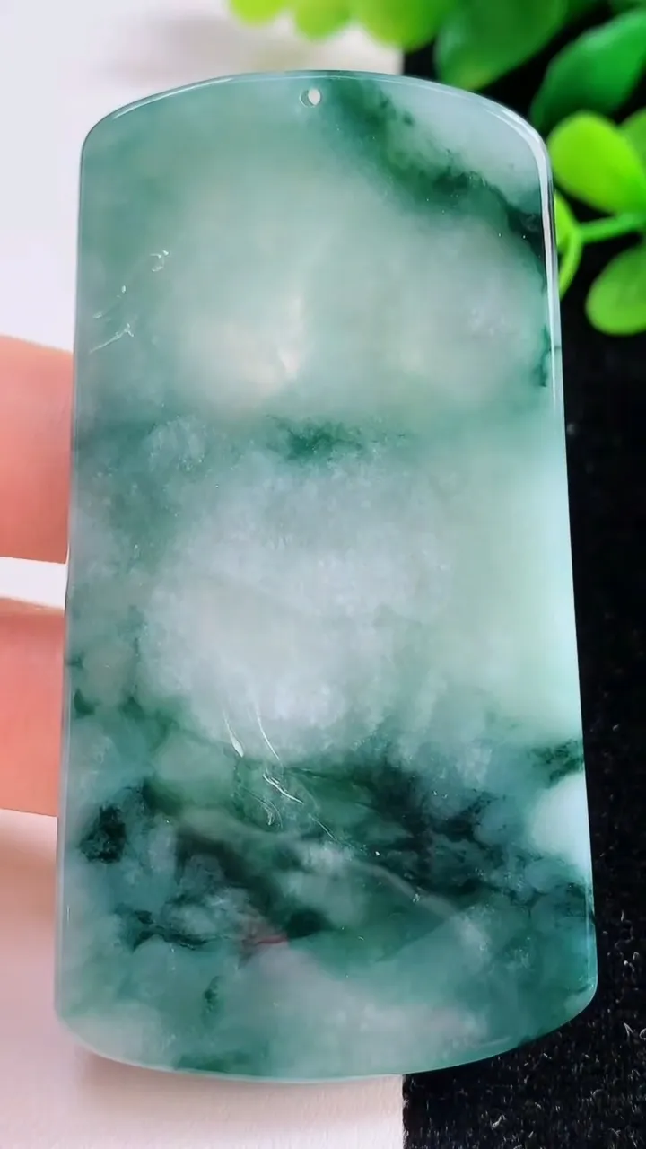 天然A货翡翠飘花御龙大日如来吊坠，尺寸72-38.7-4，重量:33.49g
9月1日