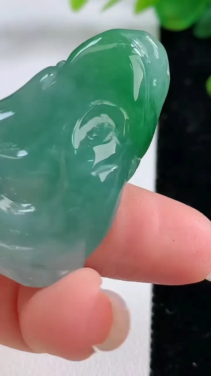 天然A货翡翠生肖兔吊坠，尺寸43-28-15，重:24.68g
9月1日