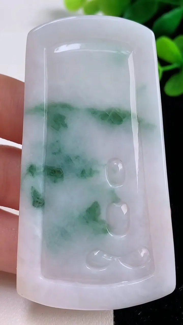 天然A货翡翠飘花文殊菩萨吊坠，尺寸73.8-39.6-5.4，重量:42.20g
9月1日