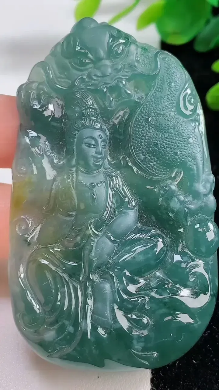 天然A货翡翠蓝水双彩祥龙观音菩萨吊坠，尺寸73-42-7.2，重:47.93g
9月1日