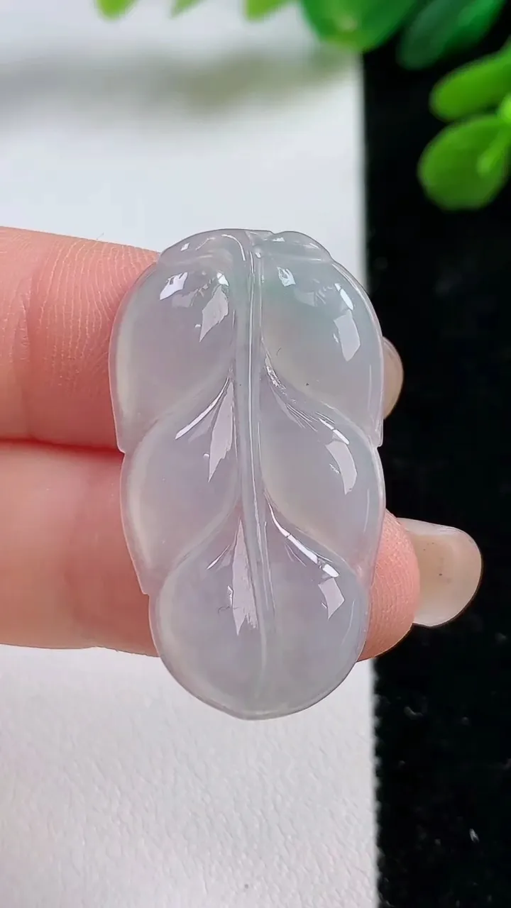 天然A货翡翠金枝玉叶 叶子吊坠，尺寸35-20-4.2，重:5.06g
9月1日