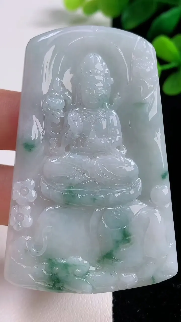 天然A货翡翠飘花普贤菩萨吊坠，尺寸66-42.2-4.4，重量:31.37g
9月1日