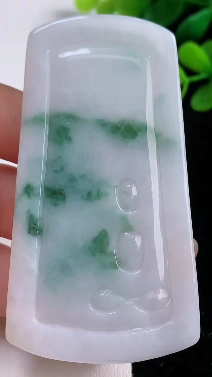 天然A货翡翠飘花文殊菩萨吊坠，尺寸73.8-39.6-5.4，重量:42.20g
9月1日