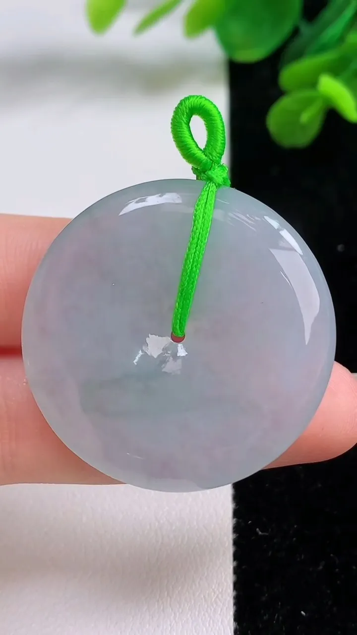 天然A货翡翠冰种飘花平安扣吊坠，尺寸35-5.7，重量:15.54g
9月1日