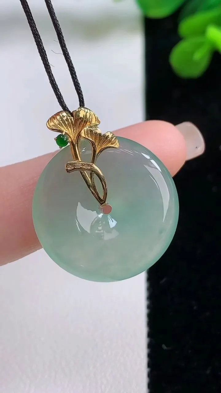 天然A货翡翠平安扣吊坠，尺寸21.8-4.4，重量:4.80g
9月1日