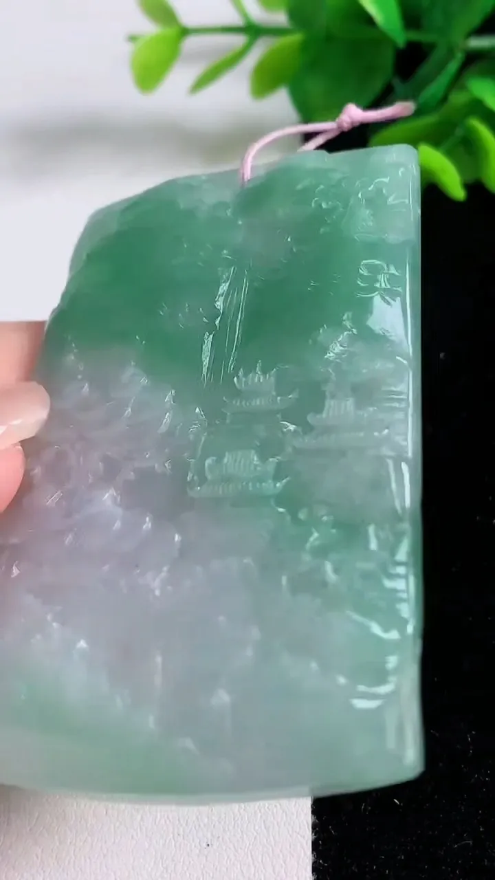 天然A货翡翠山水牌吊坠，尺寸69.4-51-5.6，重量:50.24g
9月1日