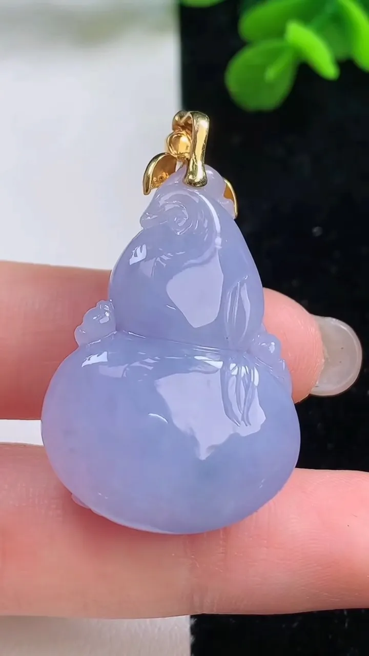 天然A货翡翠18k金紫罗兰葫芦吊坠，尺寸33.7-24.6-11.4，重量:13.79g
9月1日