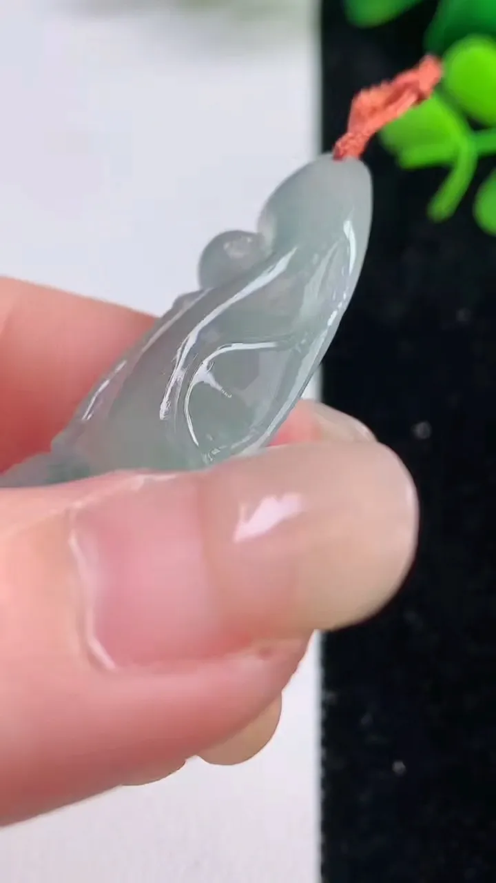 天然A货翡翠葫芦吊坠，尺寸52.2-17-4.7，重量:8.14g
9月1日