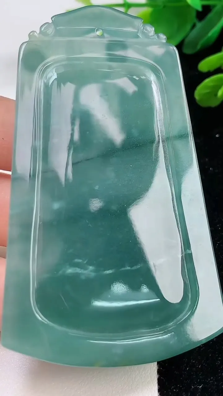 天然A货翡翠蓝水御龙观音菩萨吊坠，尺寸80-46-8，重:47.24g
9月1日