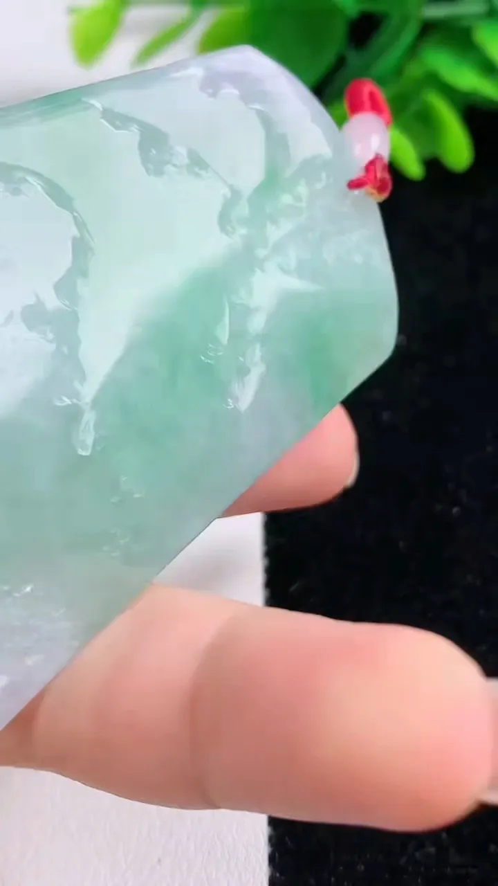 天然A货翡翠山水牌吊坠，尺寸74-47.4-6，重量:47.90g
9月1日