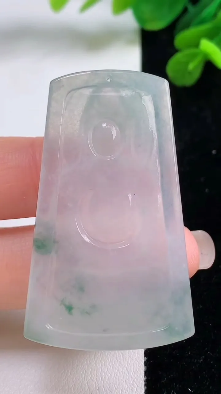 天然A货翡翠冰种飘花大势至观音菩萨吊坠，尺寸50.4-29.8-4.8，重量:17.02g
9月1日