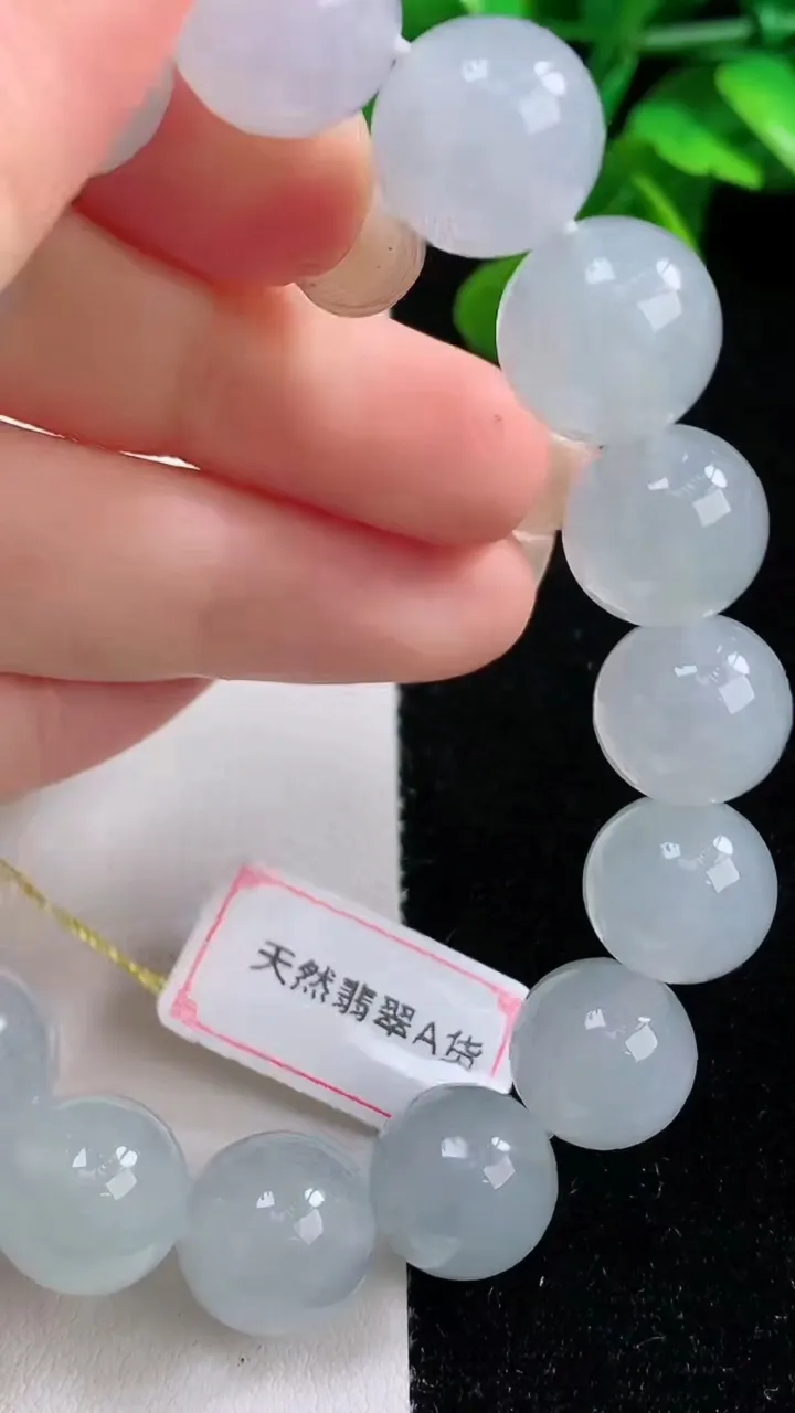 天然A货翡翠种白冰圆珠手串，尺寸12.3-16颗，重量:50.26g9月1日
工厂直销收藏佳品,种好水足，色泽均匀，有种有色，上手高大气！