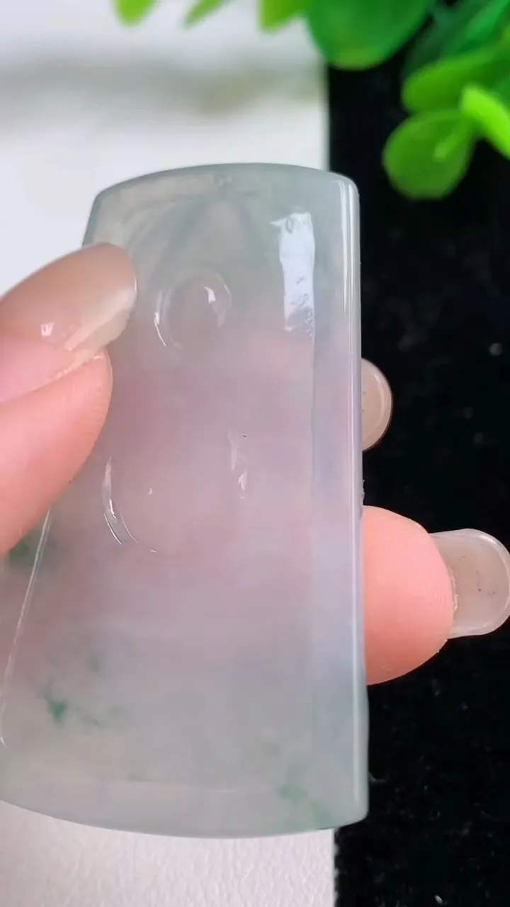 天然A货翡翠冰种飘花大势至观音菩萨吊坠，尺寸50.4-29.8-4.8，重量:17.02g
9月1日