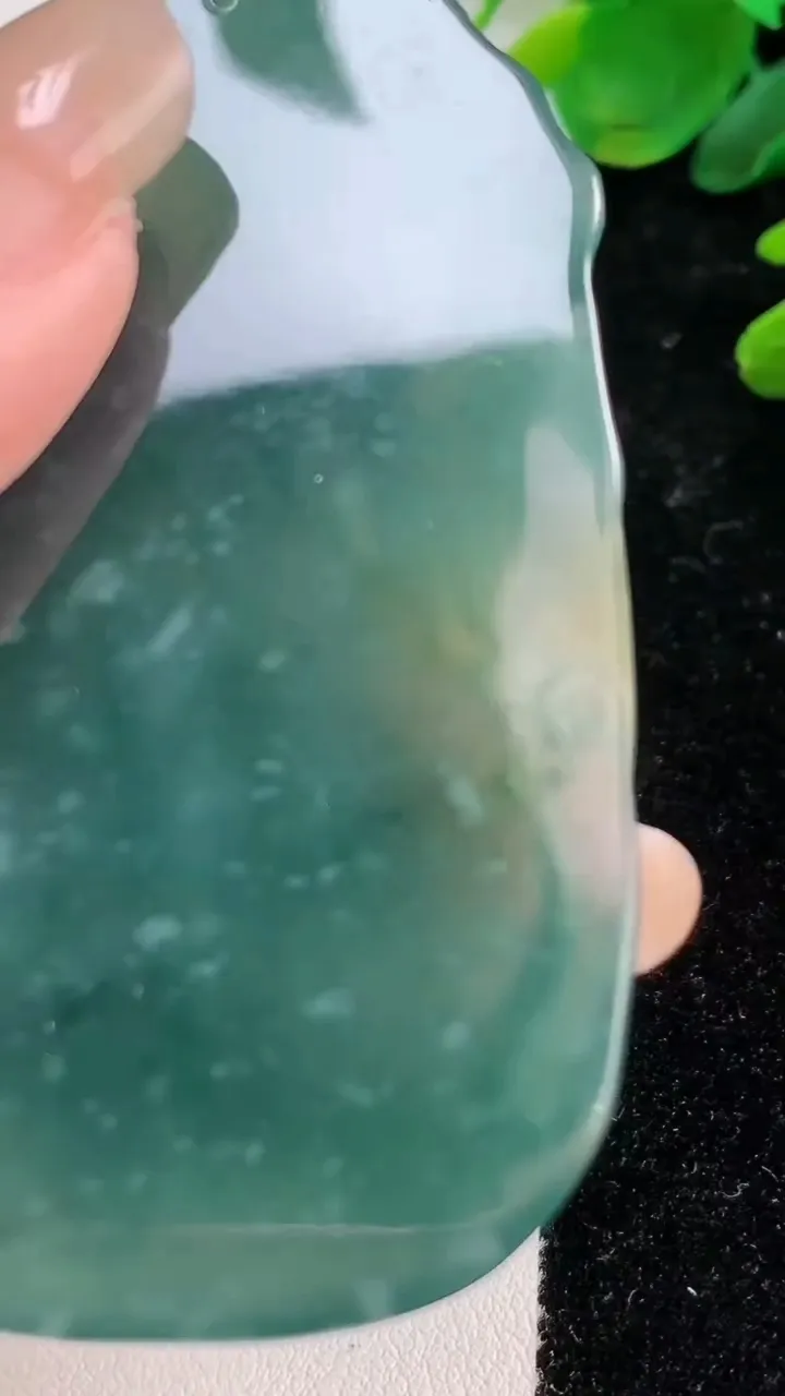 天然A货翡翠蓝水双彩祥龙观音菩萨吊坠，尺寸73-42-7.2，重:47.93g
9月1日