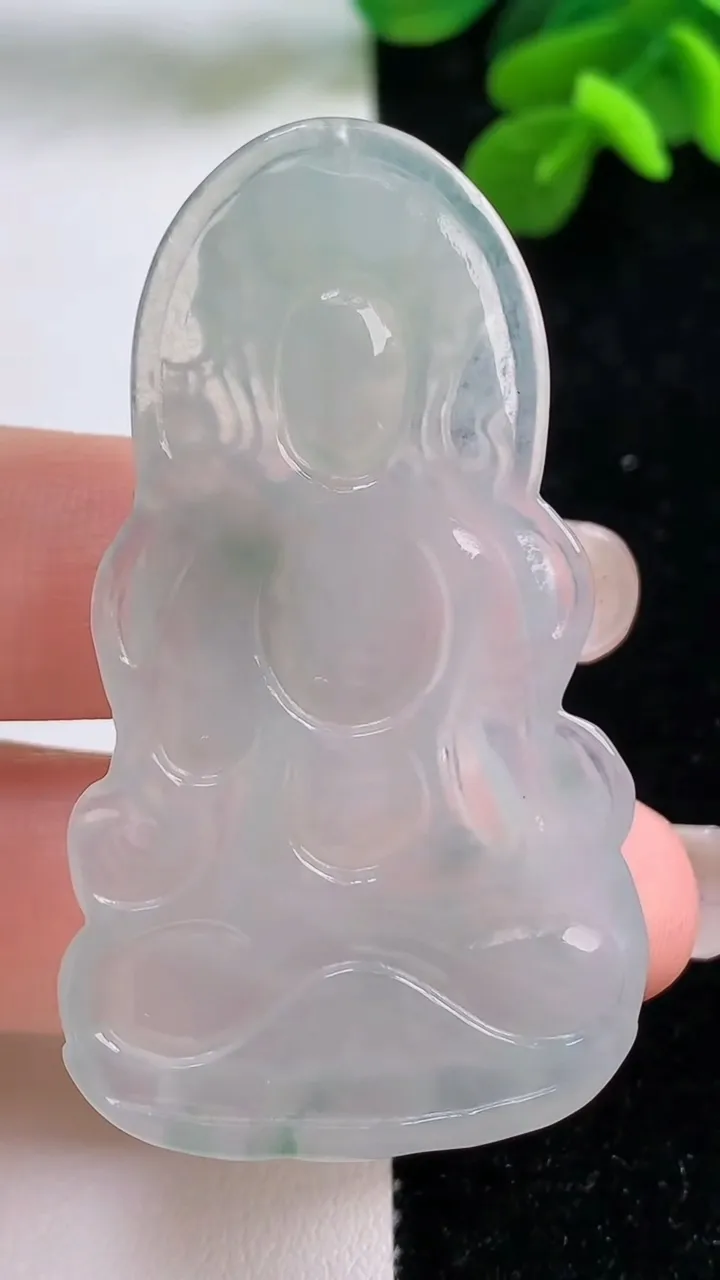 天然A货翡翠冰种飘花大势至观音菩萨吊坠，尺寸54-31-4.7，重量:14.63g
9月1日