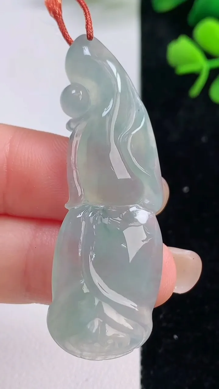 天然A货翡翠葫芦吊坠，尺寸52.2-17-4.7，重量:8.14g
9月1日