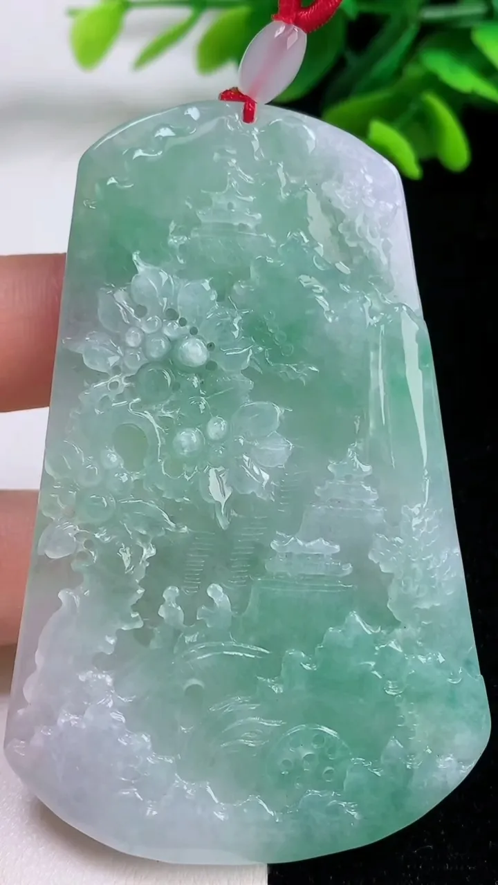 天然A货翡翠山水牌吊坠，尺寸74-47.4-6，重量:47.90g
9月1日