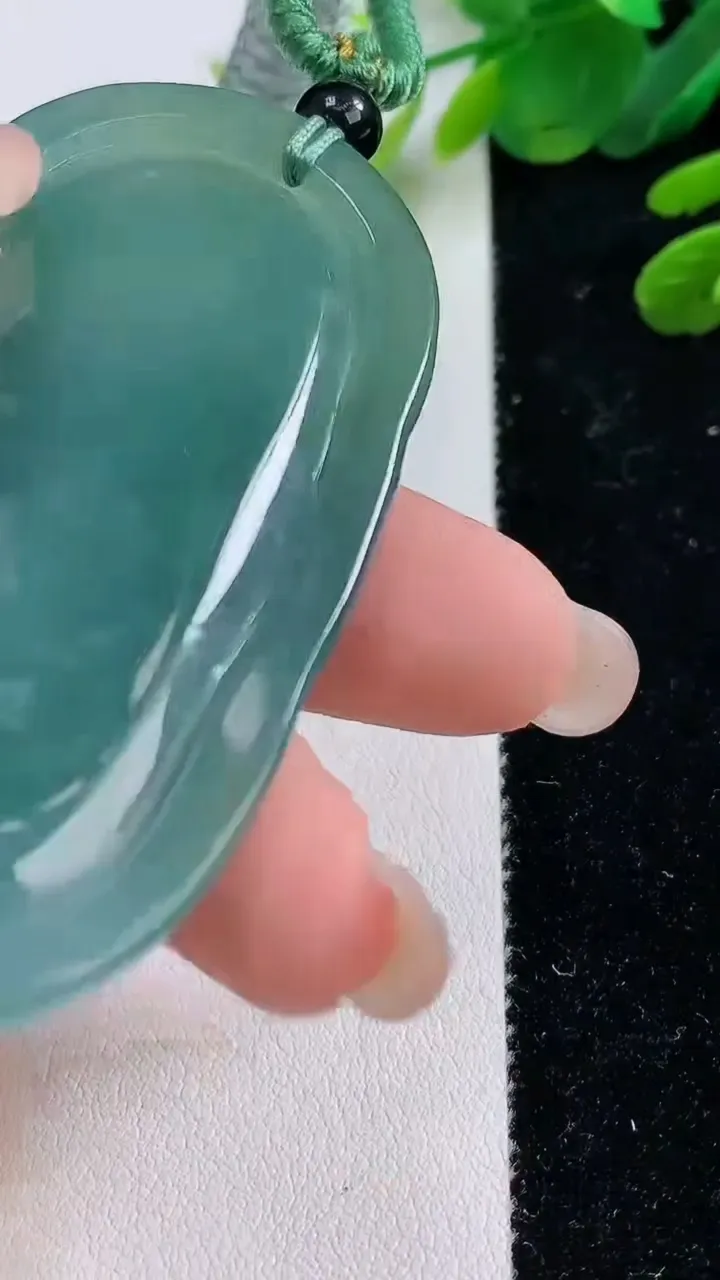天然A货翡翠蓝水普贤菩萨吊坠，尺寸67.2-38.8-7，重:41.19g
9月1日