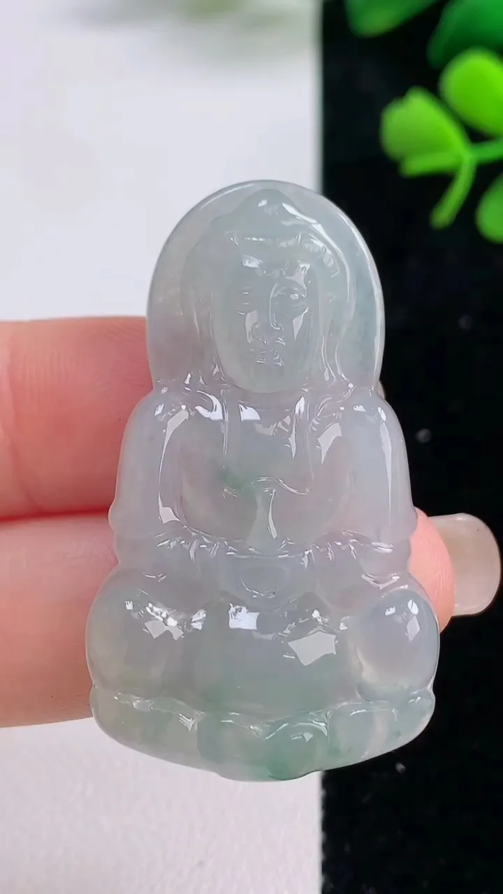 天然A货翡翠冰种飘花正装观音菩萨吊坠，尺寸43-25.2-4.2，重量:8.71g
9月1日