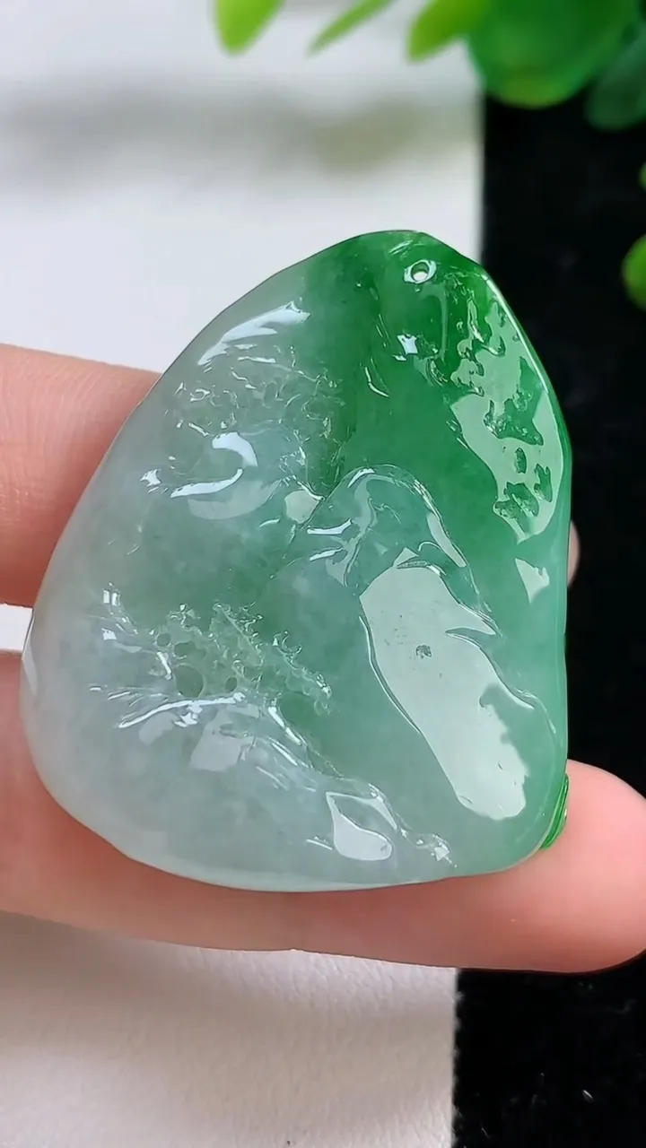 天然A货翡翠山水牌吊坠，尺寸41-32-12，重:24.52g
9月1日