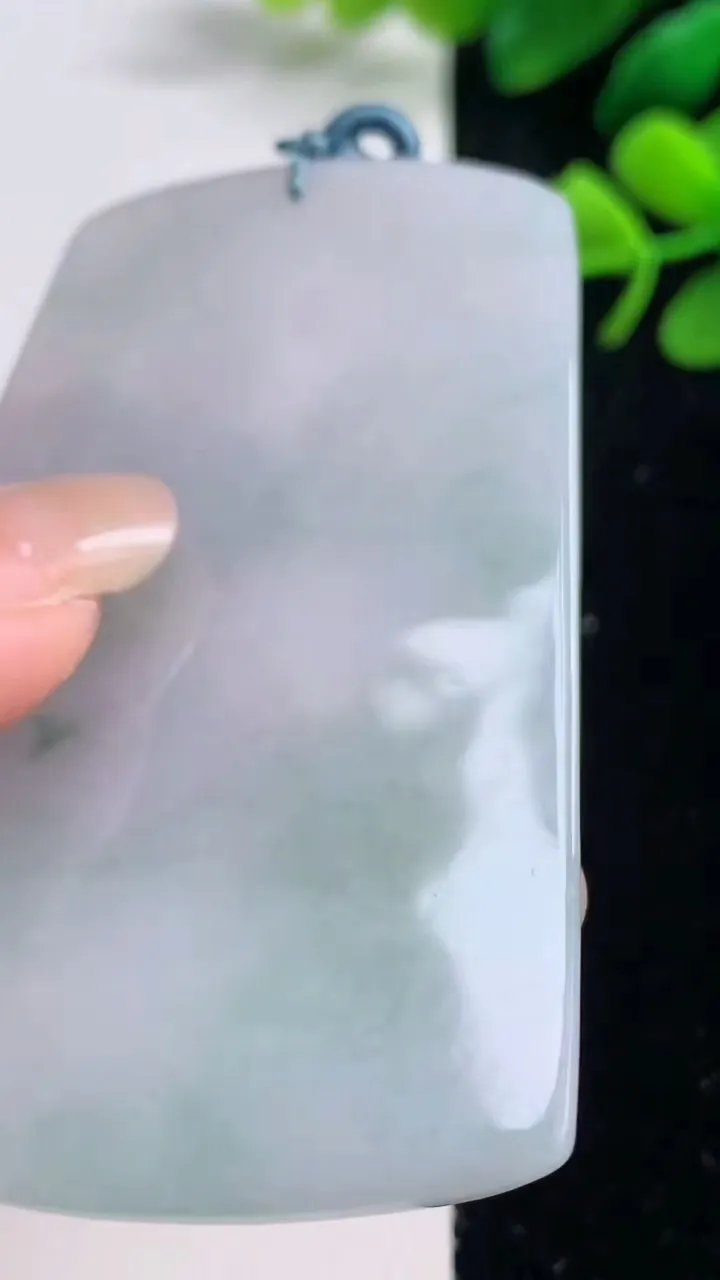 天然A货翡翠虚空藏观音菩萨吊坠，尺寸68-43-4，重量:30.26g
9月1日