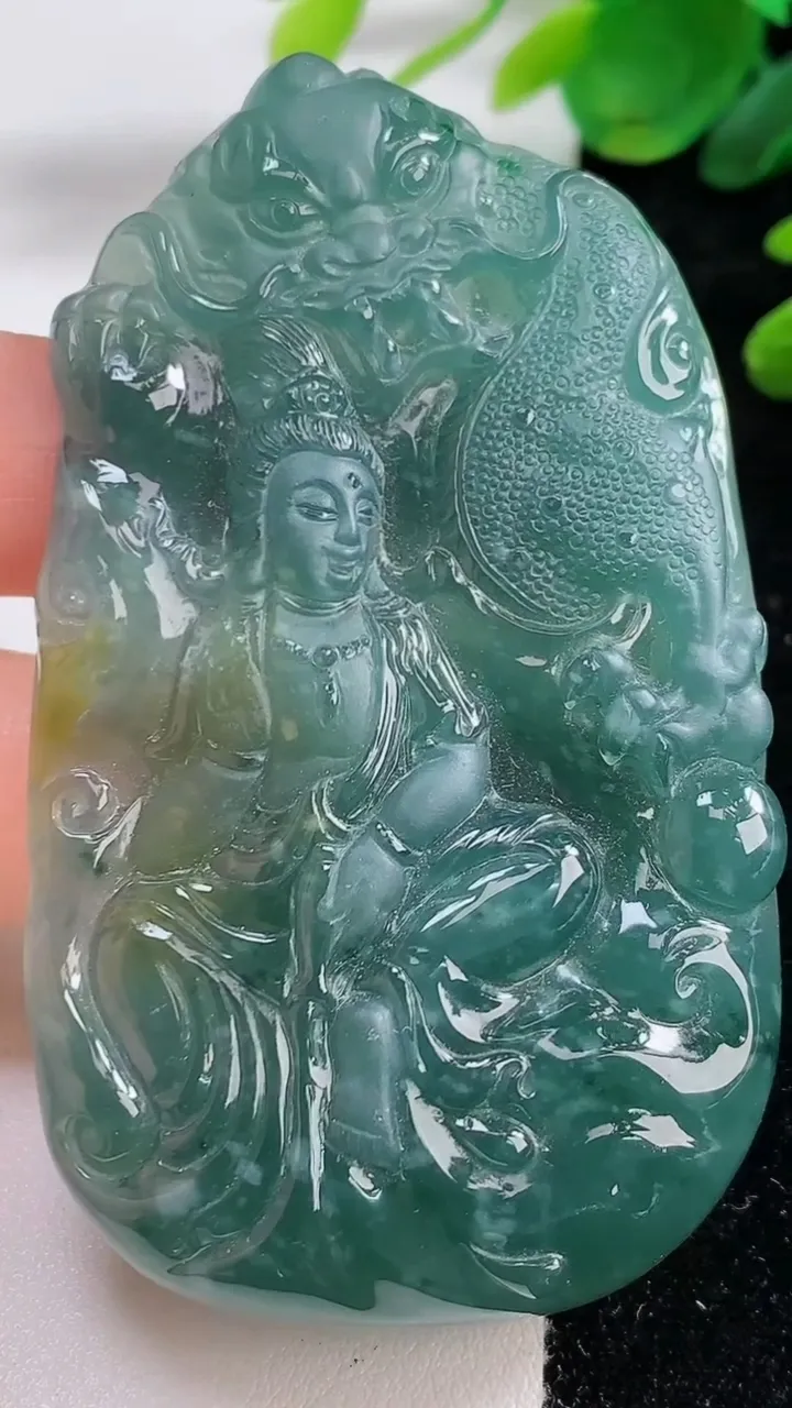 天然A货翡翠蓝水双彩祥龙观音菩萨吊坠，尺寸73-42-7.2，重:47.93g
9月1日