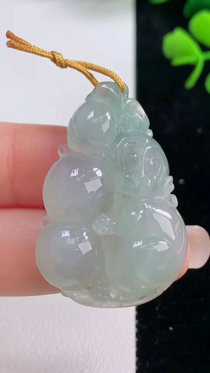 天然A货翡翠生肖猴吊坠，尺寸39-25.3-7，重量:10.00g
9月1日