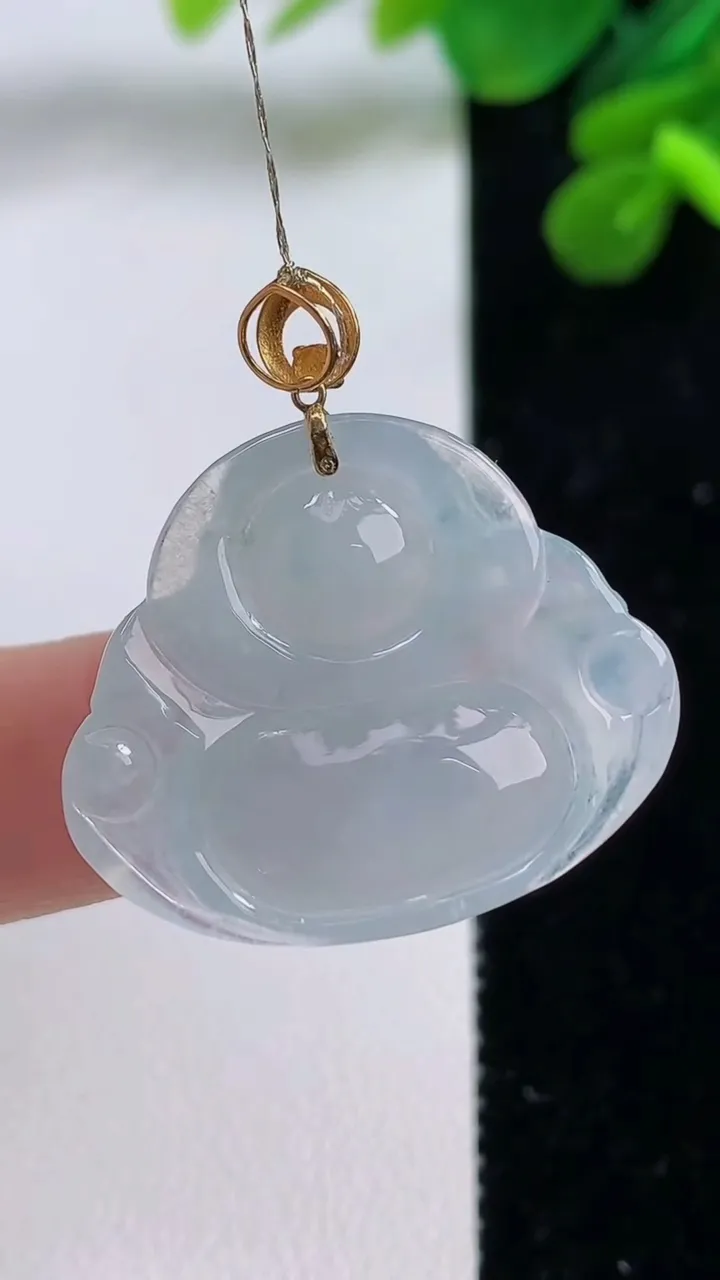 天然A货翡翠种白冰佛公吊坠，尺寸24.2-29-6，重量:6.32g
9月1日