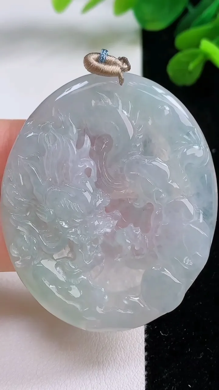 天然A货翡翠龙牌吊坠，尺寸50.6-42.7-5，重量:21.33g
9月1日