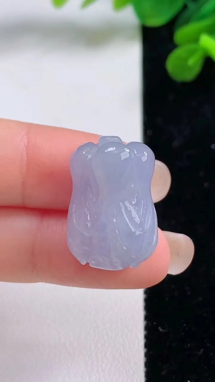 天然A货翡翠紫罗兰白菜吊坠，尺寸22-15-10.2，重量:6.62g
9月1日
