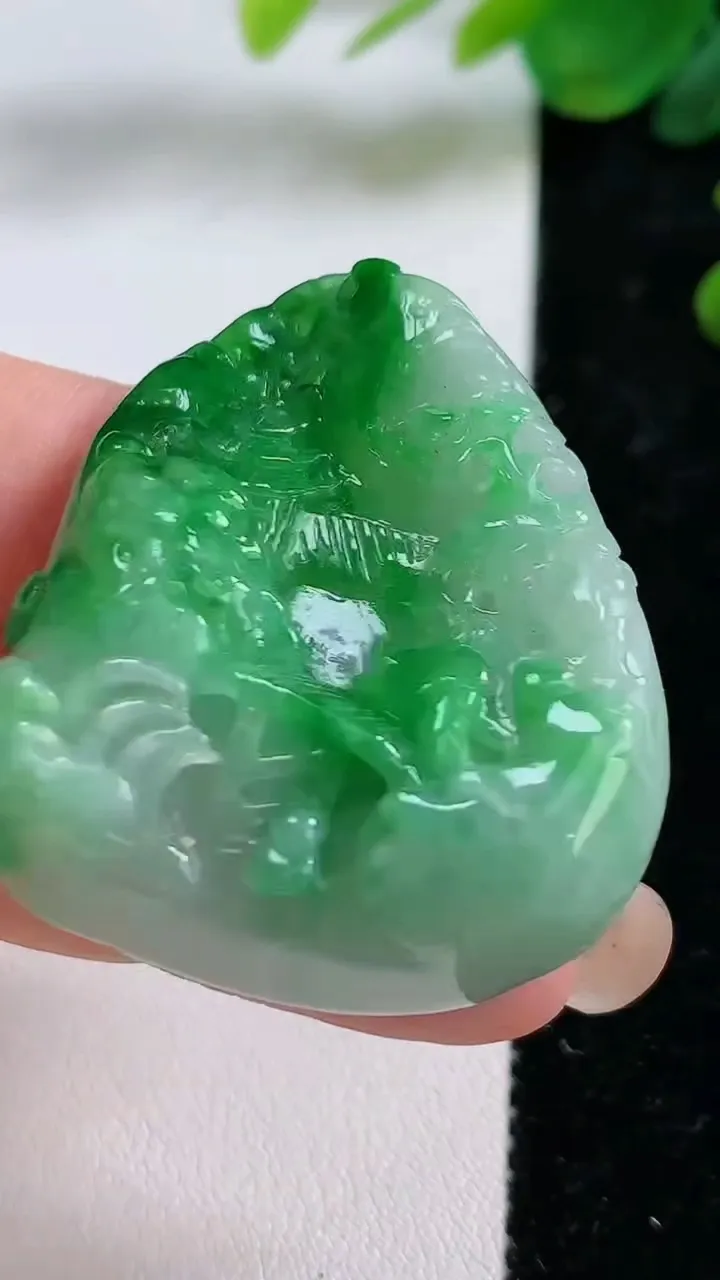 天然A货翡翠山水牌吊坠，尺寸41-32-12，重:24.52g
9月1日