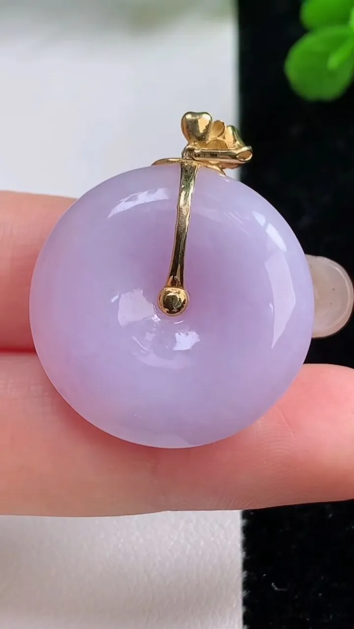 天然A货翡翠18k金紫罗兰平安扣吊坠，尺寸26.2-6，重量:9.64g
9月1日
