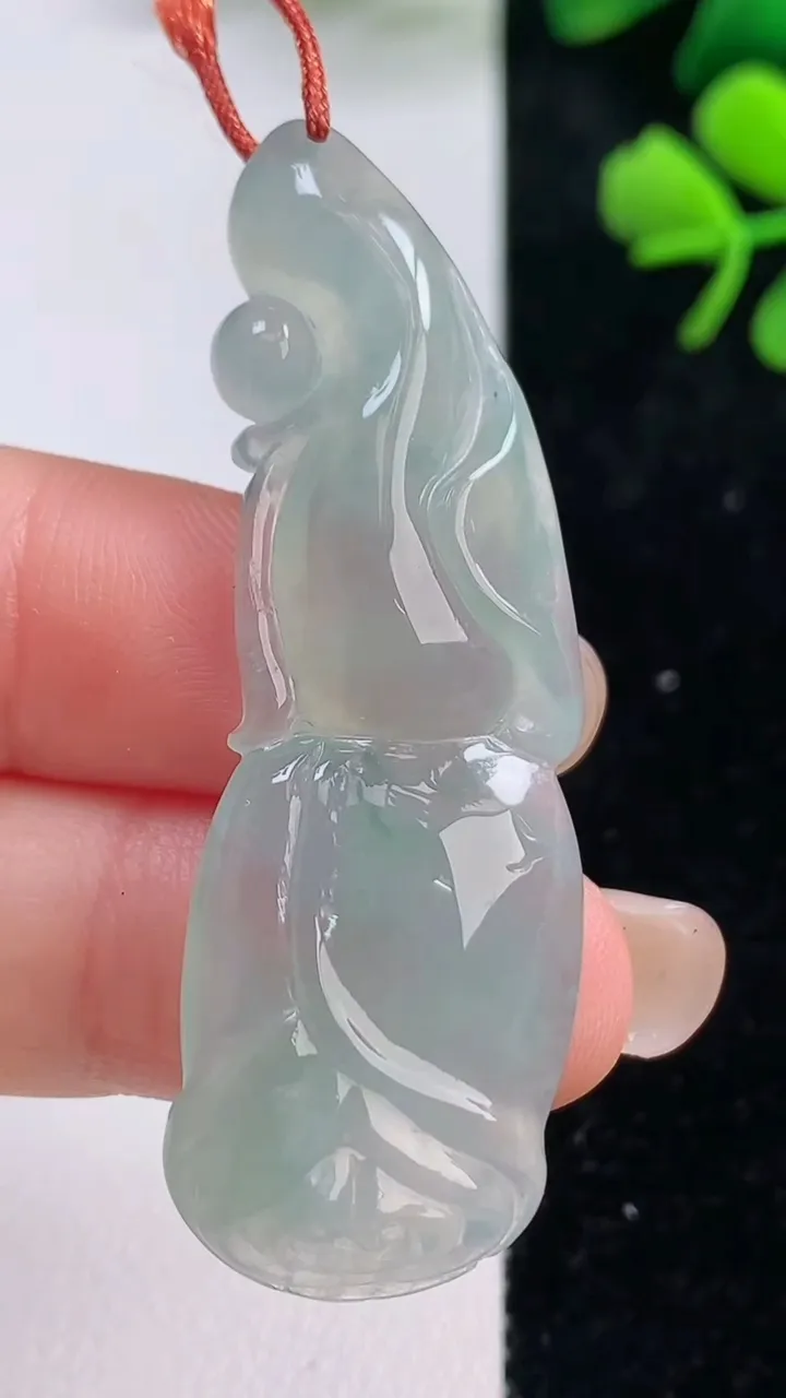 天然A货翡翠葫芦吊坠，尺寸52.2-17-4.7，重量:8.14g
9月1日