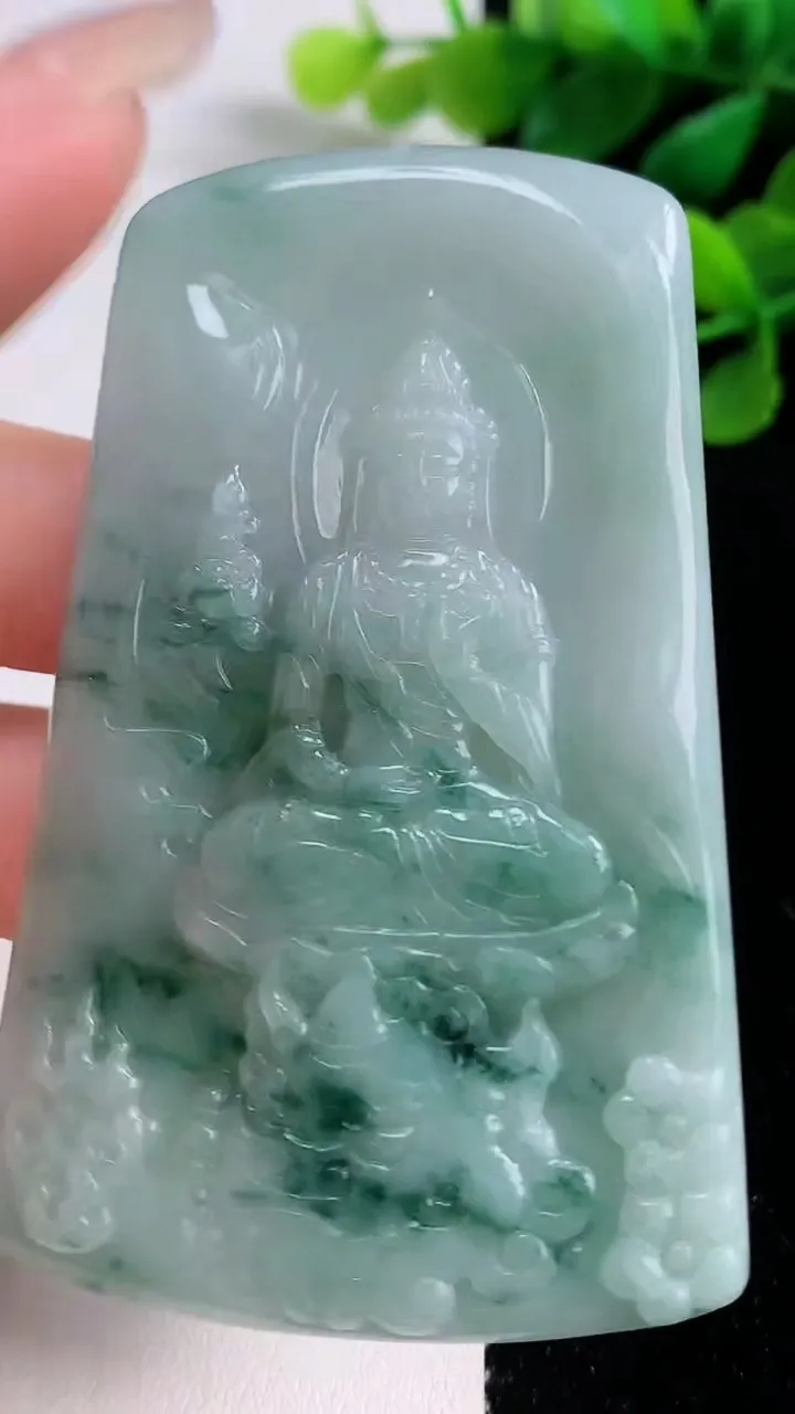 天然A货翡翠飘花文殊菩萨吊坠，尺寸71.8-44.4-5.3，重量:42.66g
9月1日