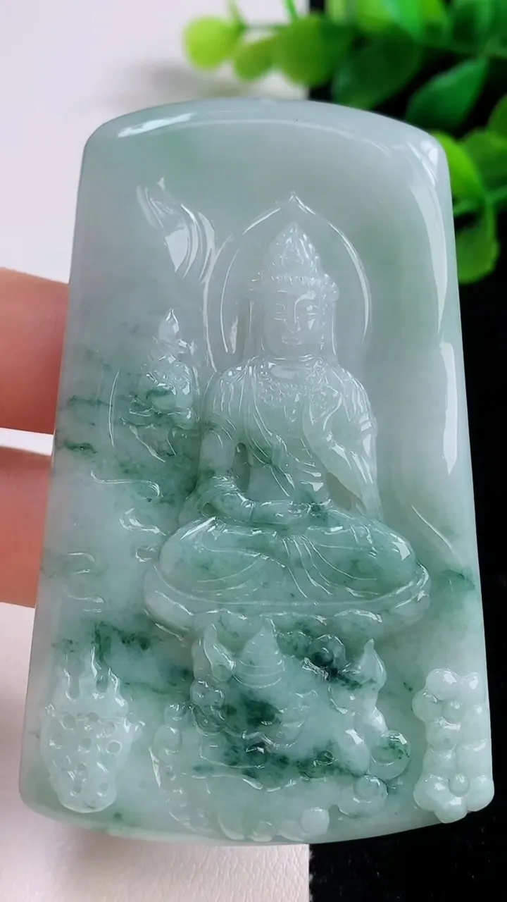 天然A货翡翠飘花文殊菩萨吊坠，尺寸71.8-44.4-5.3，重量:42.66g
9月1日