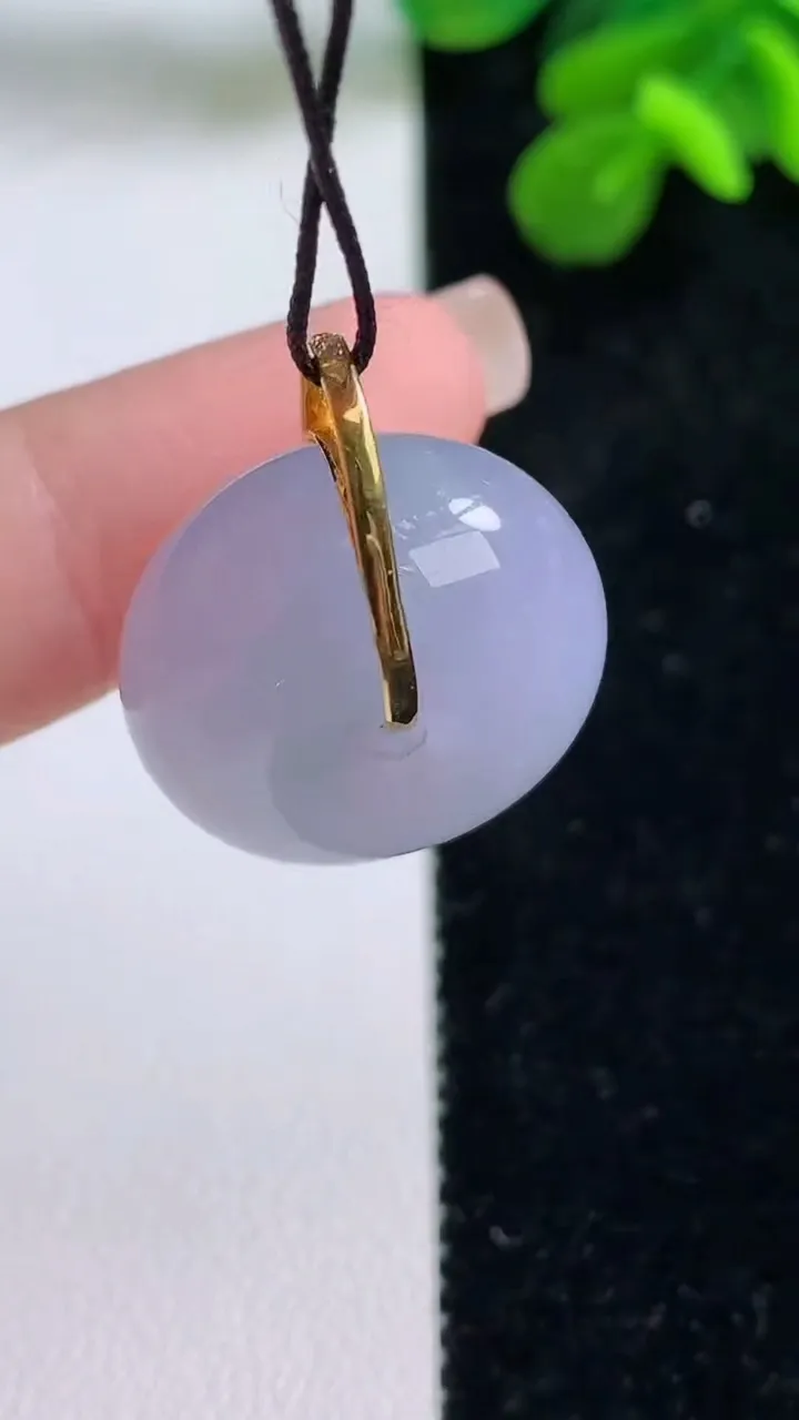 天然A货翡翠18k金紫罗兰路路通吊坠，尺寸20-12.7，重量:10.44g
9月1日