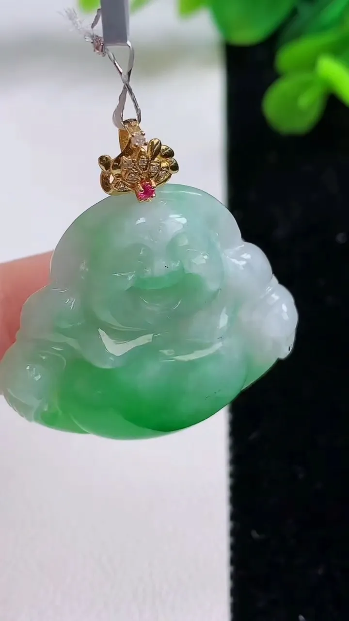 天然A货翡翠佛公吊坠，尺寸29.7-32-6，重量:9.57g
9月1日