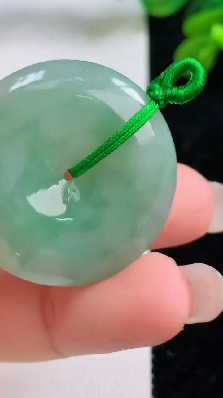 天然A货翡翠平安扣吊坠，尺寸31.4-6，重量:12.95g
9月1日
