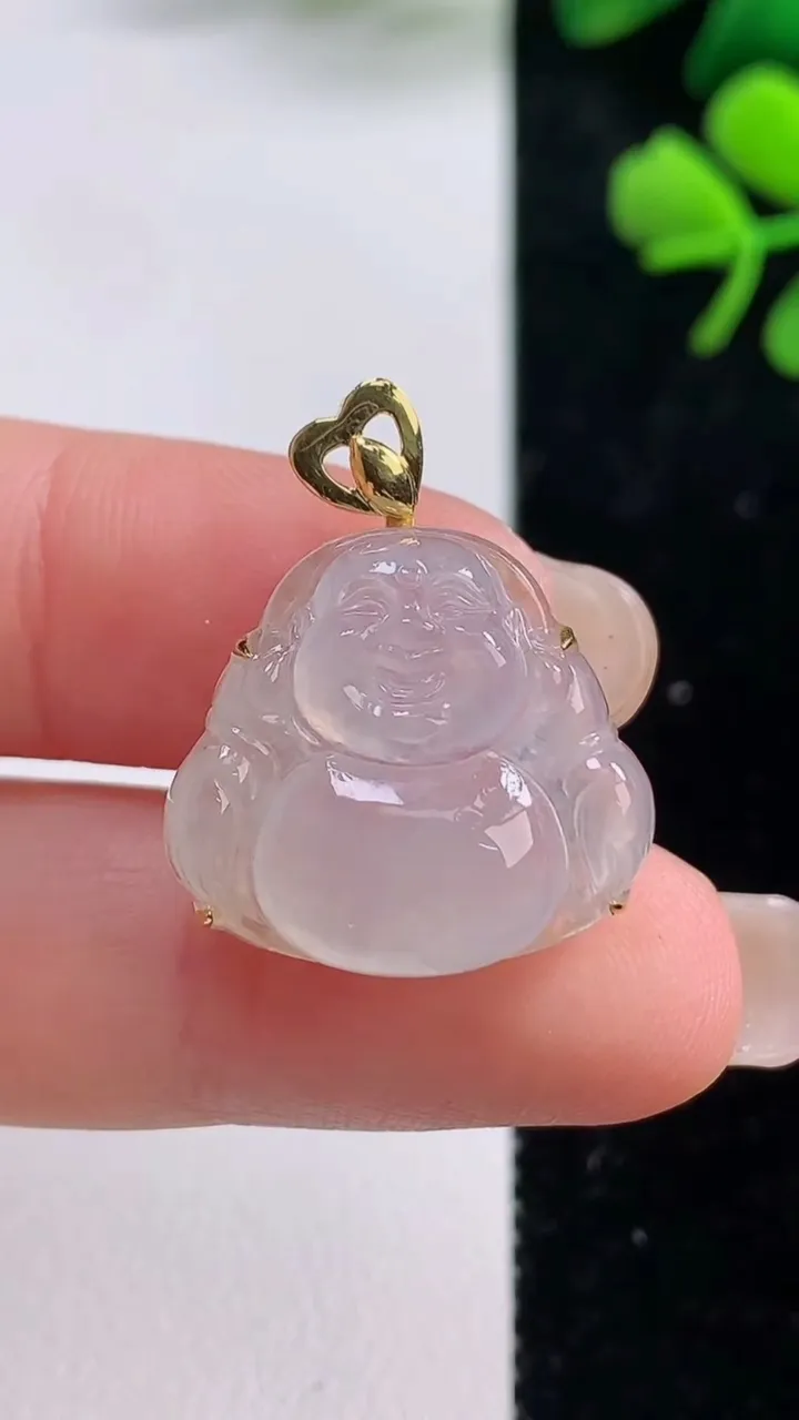 天然A货翡翠种白冰佛公吊坠，尺寸18.2-20.2-7.5，重量:3.76g
9月2日
