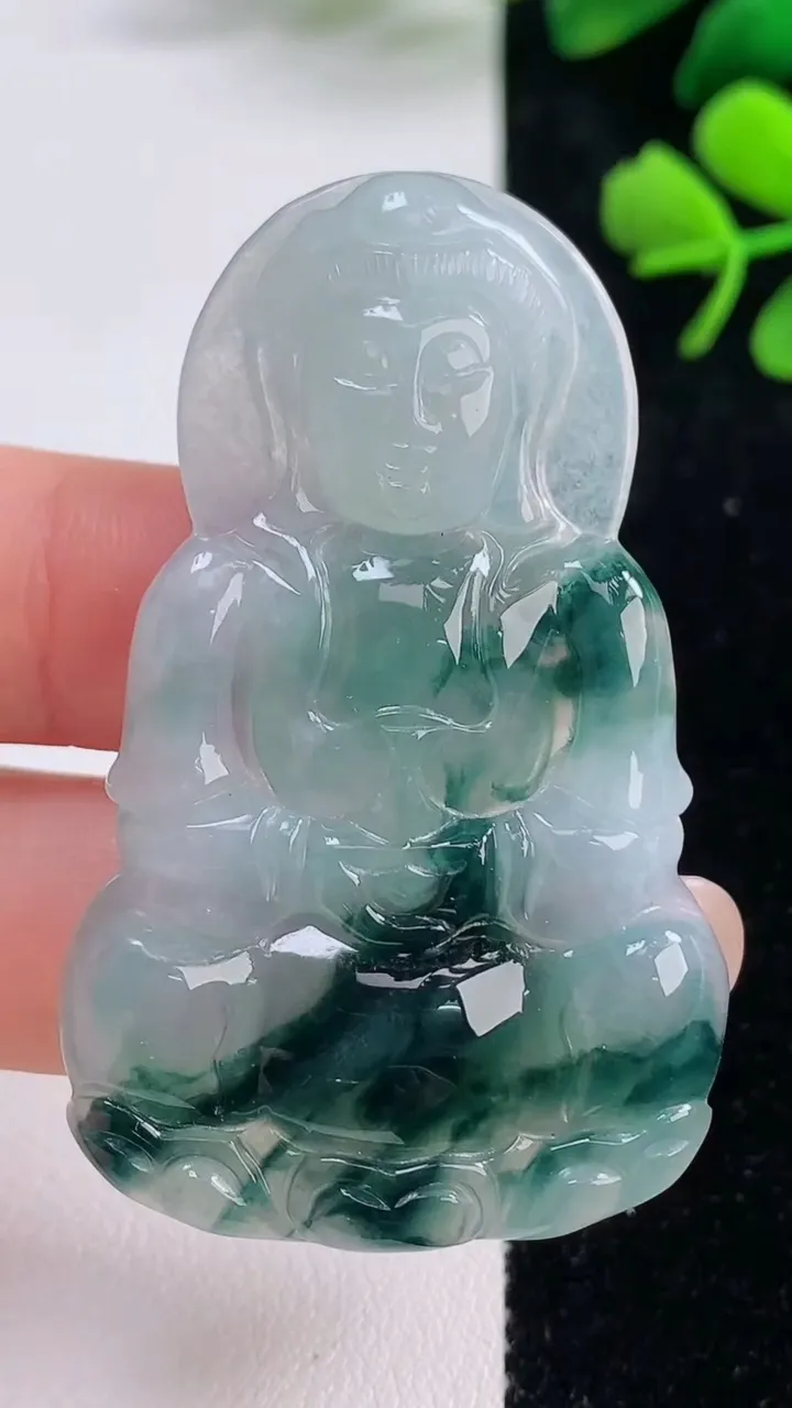 天然A货翡翠冰种飘花正装观音菩萨吊坠，尺寸53-33.2-4.7，重量:14.18g
9月2日