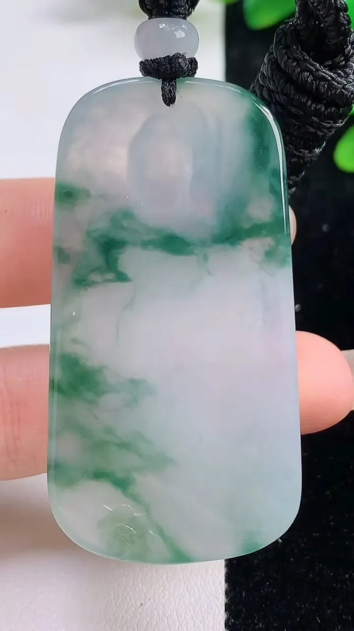天然A货翡翠冰种飘花阿尼陀佛吊坠，尺寸60-29.3-5.3，重量:25.17g
9月2日