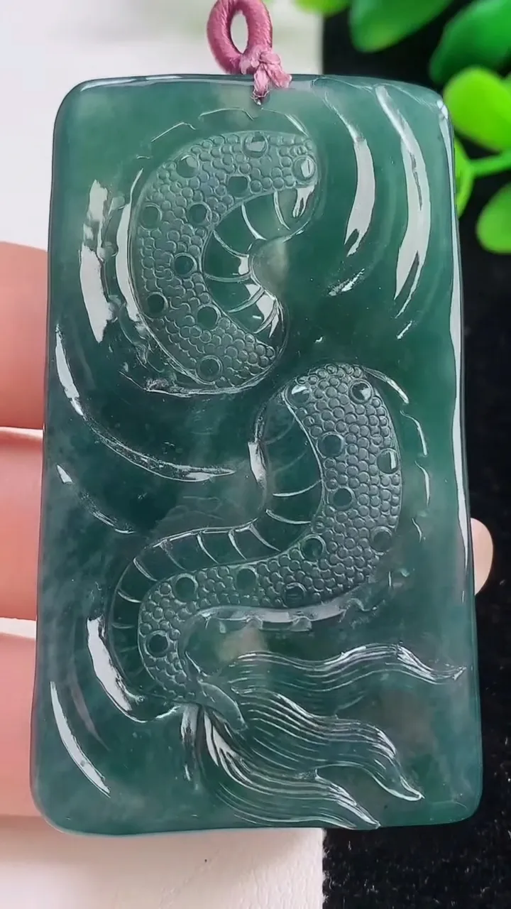 天然A货翡翠蓝水祥龙大势至观音菩萨吊坠，尺寸62.2-36.6-6.3，重量:35.08g
9月2日