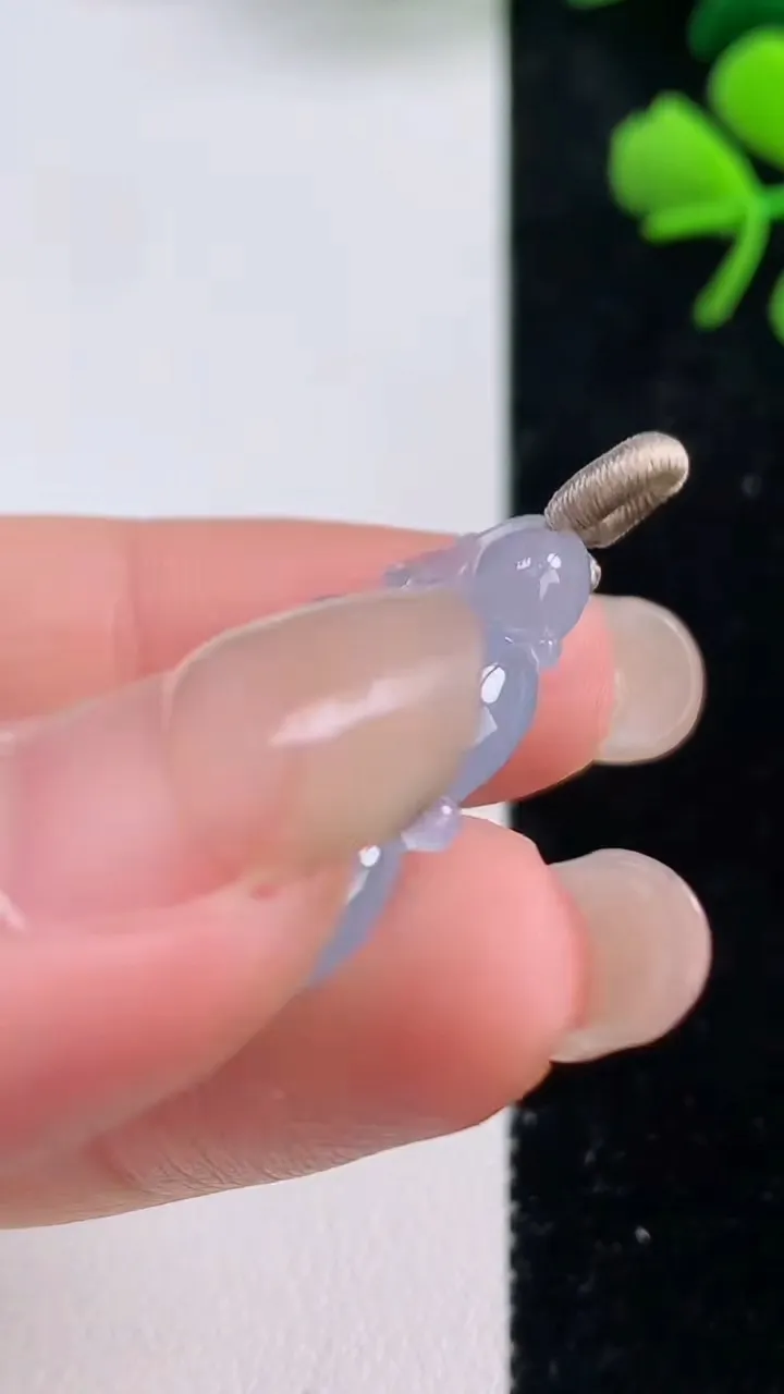 天然A货翡翠紫罗兰生肖猴吊坠，尺寸27.3-22.5-5.6，重量:5.48g
9月2日