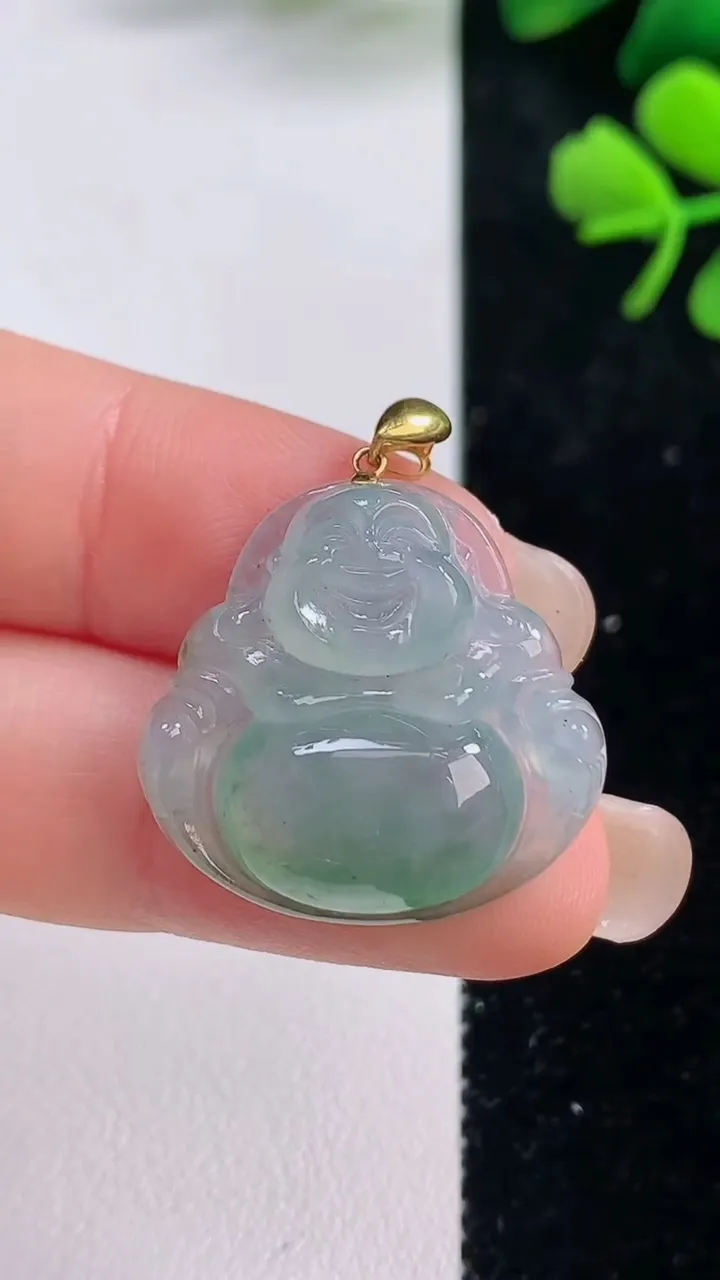 天然A货翡翠种飘花佛公吊坠，尺寸22.8-23.7-5.8，重量:5.18g
9月2日