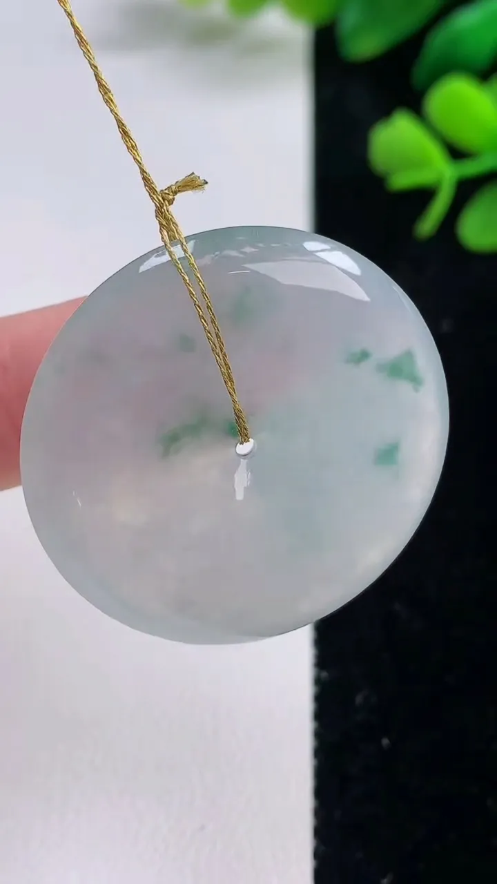 天然A货翡翠冰种飘花平安扣吊坠，尺寸33-5.6，重量:13.98g
9月2日