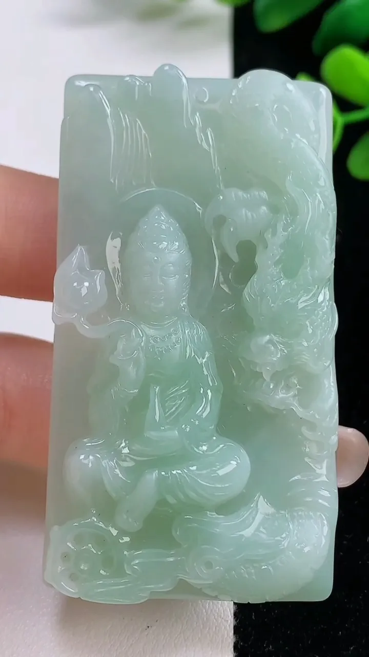 天然A货翡翠祥龙大势至观音菩萨吊坠，尺寸63-34.5-8.3，重量:42.16g
9月2日