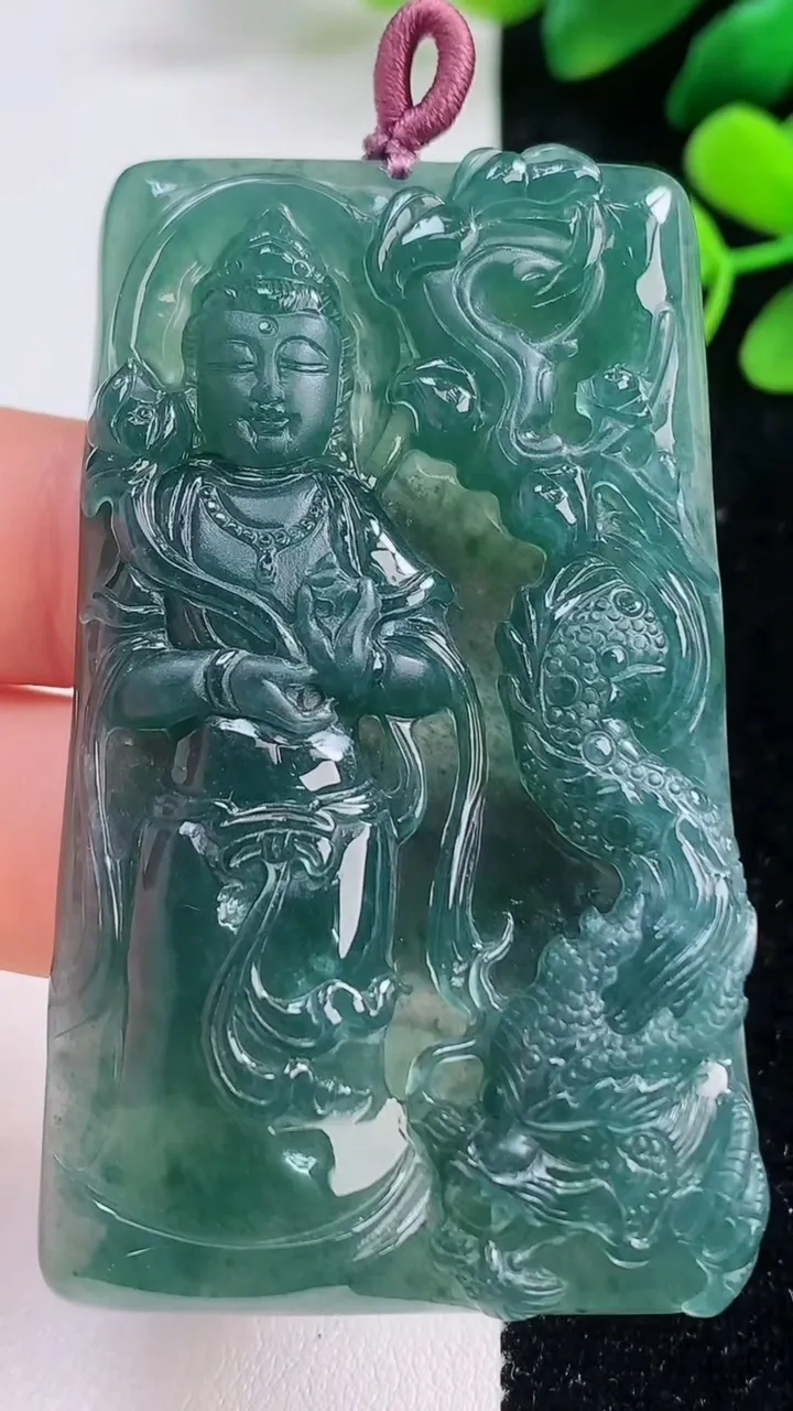天然A货翡翠蓝水祥龙大势至观音菩萨吊坠，尺寸62.2-36.6-6.3，重量:35.08g
9月2日