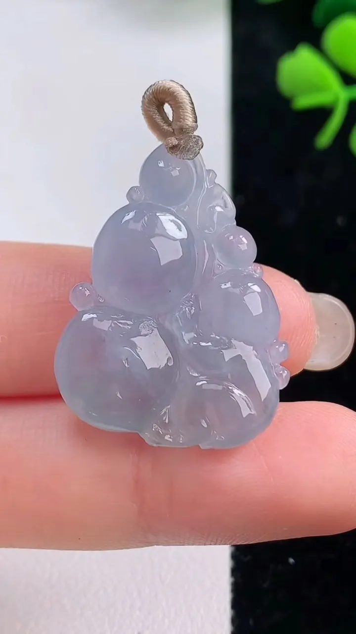天然A货翡翠紫罗兰生肖猴吊坠，尺寸27.3-22.5-5.6，重量:5.48g
9月2日
