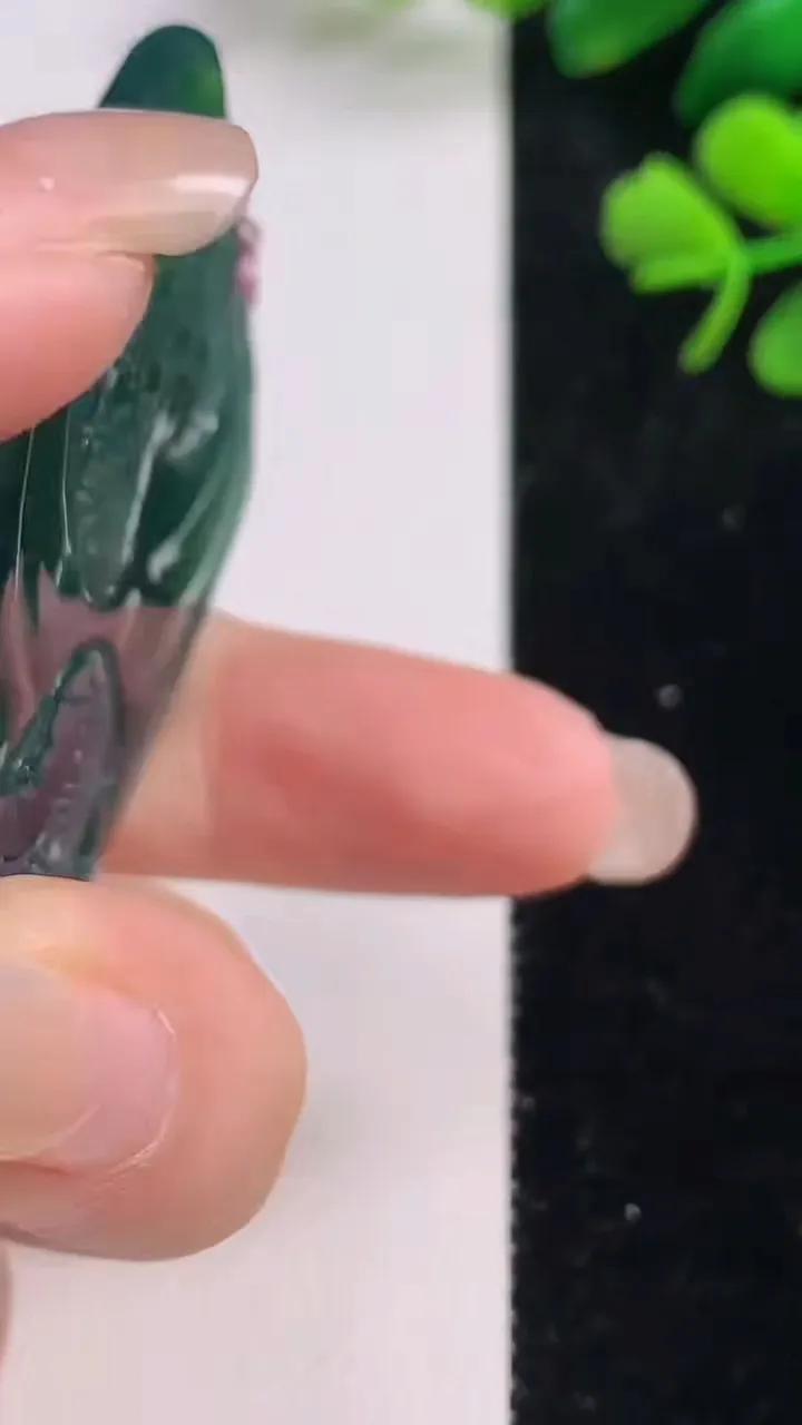 天然A货翡翠蓝水祥龙大势至观音菩萨吊坠，尺寸62.2-36.6-6.3，重量:35.08g
9月2日