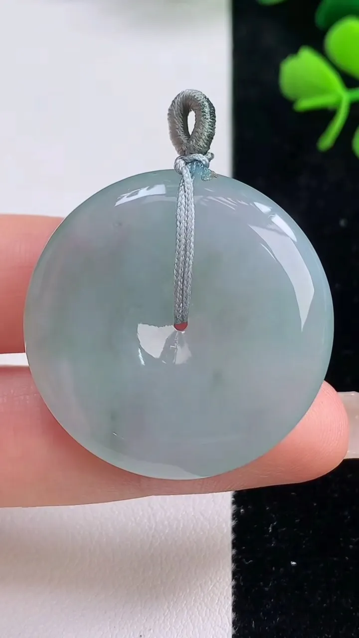 天然A货翡翠冰种飘花平安扣吊坠，尺寸32.6-5.6，重量:13.92g
9月2日
